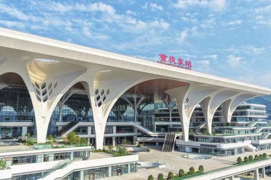 6月10日拍摄的重庆东站（无人机照片）。 新华社记者唐奕摄