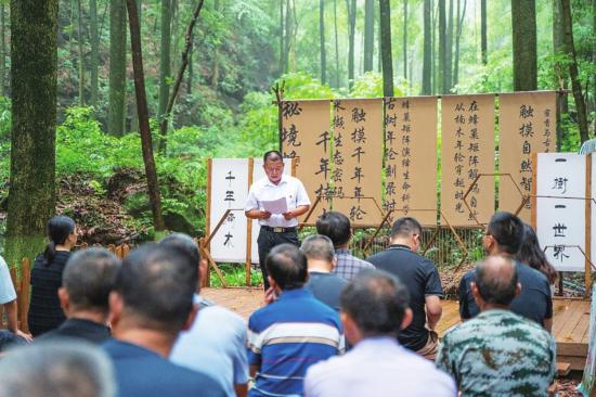 巴蜀雅楠景区新时代文明实践点，两地村民正在开展微宣讲。受访单位供图