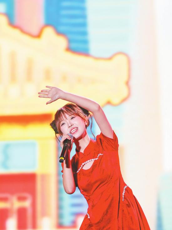 歌手精彩演唱。